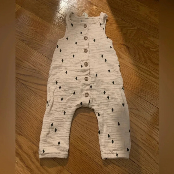Quincy Mae Cream Diamond One Piece Romper 3-6 Months - Picture 1 of 5
